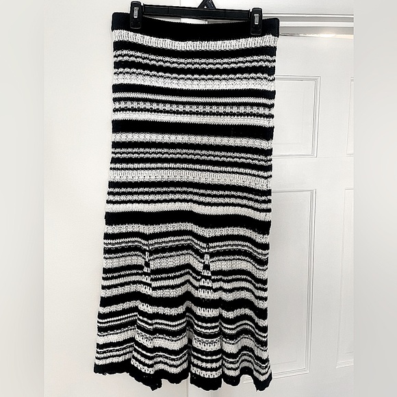 Women’s 2-Piece Skirt Set-*Please Note Separate Sizes* - Picture 7 of 8